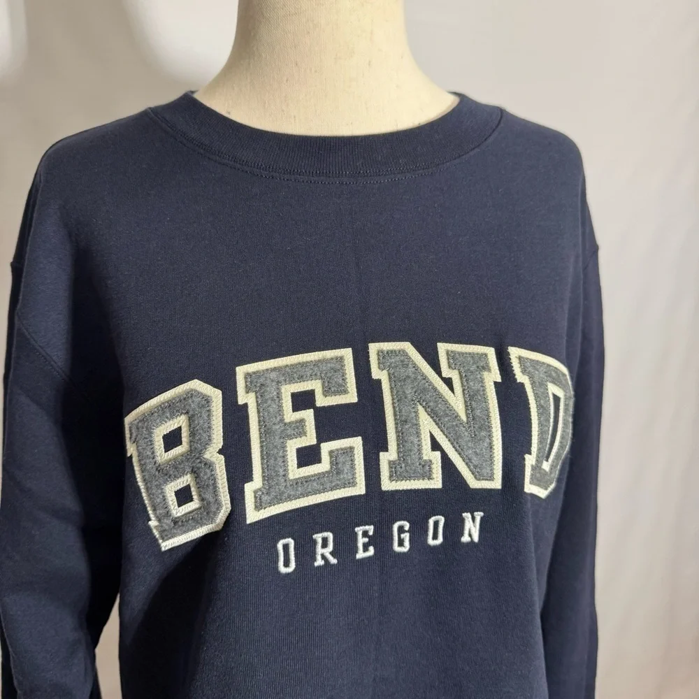 Champion • Bend Oregon Varsity Style Crewneck Sweatshirt Navy Unisex S